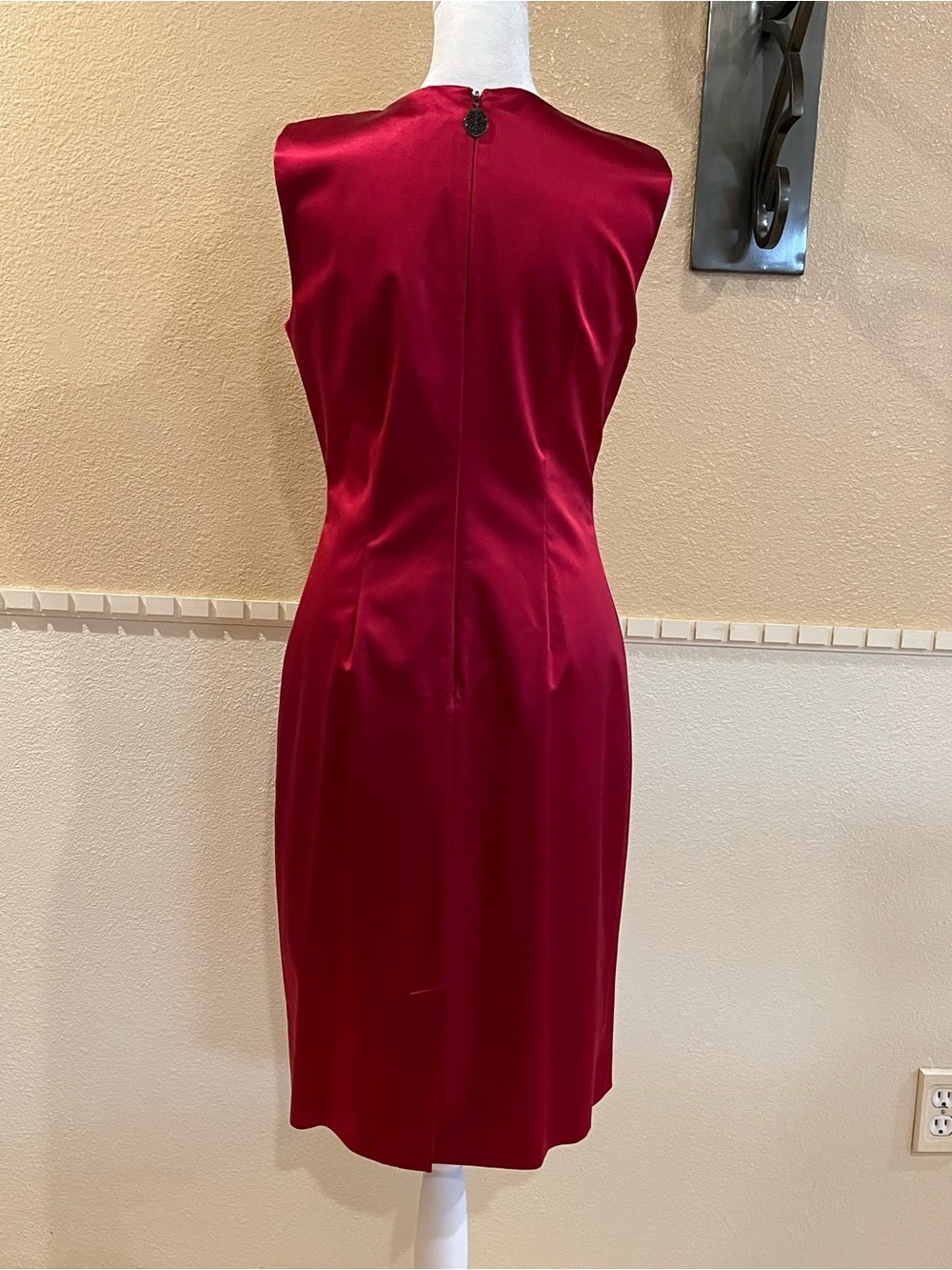 Elie Tahari silk dress. Twist waist. V-neck. Cocktail, formal, Red/ raspberry. 8 - Picture 5 of 14